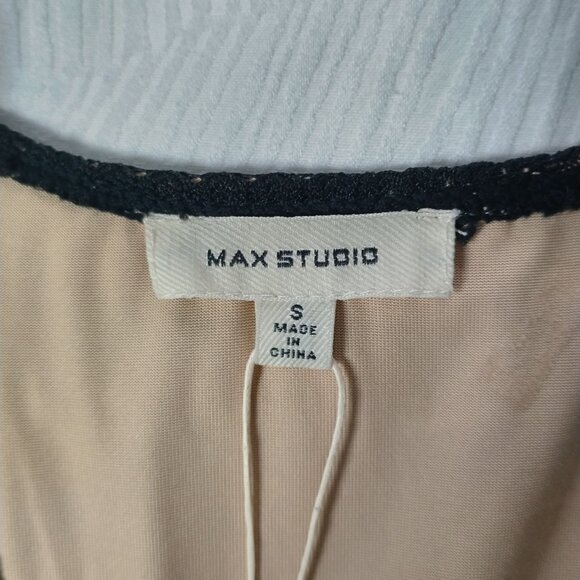 Black Lace Bodycon Dress with Ruffled Sleeves and hem - Picture 9 of 10